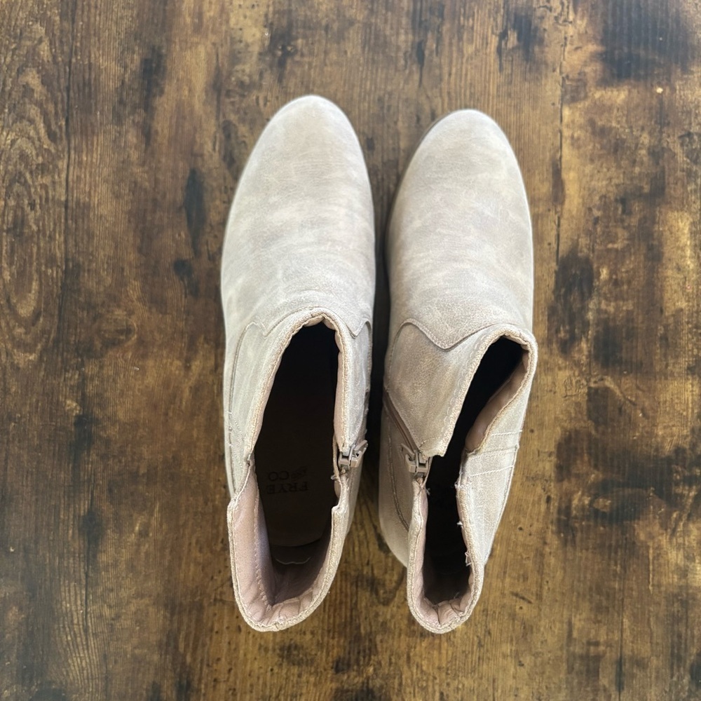 Frye Estrely Tan Ankle Boots with Suede Finish NWOT - Picture 2 of 7